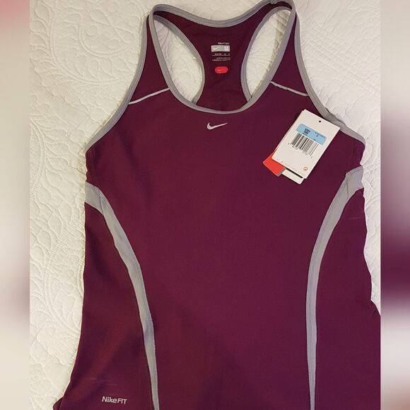 🌸HOST PICK🌸NIKE  FIT DRY Women's Mulberry/Silver Sport Athletic TOP Med - Picture 3 of 16